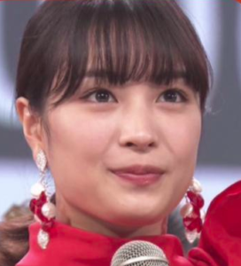 紅白大炎上】広瀬すずが直してたピアスブランドは?衣装の値段が