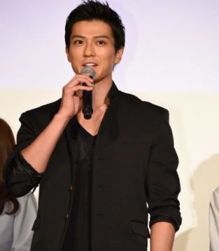 新田真剣佑, シャインハッピーはぎちゃんと仲良し, 画像