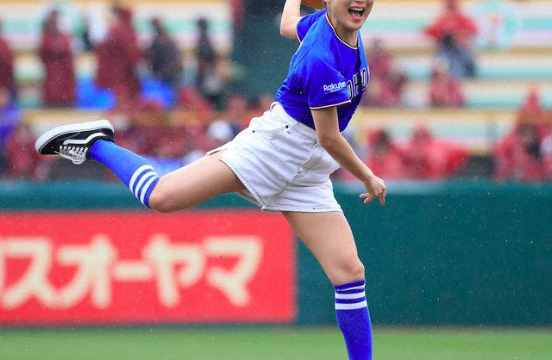 鈴木奈々,炎上,始球式,柳沢慎吾