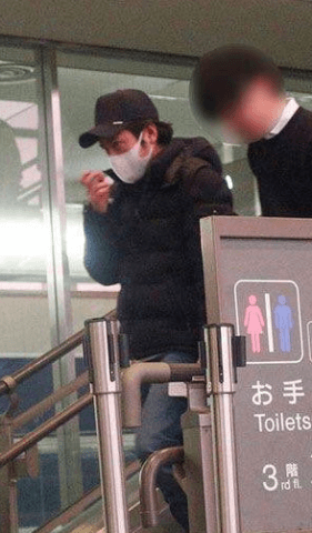 二宮和也と同じ帽子をかぶる伊藤綾子