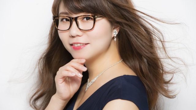 相席スタートの山崎ケイがかわいいって本当?眼鏡なし画像や水着画像も!彼氏は?